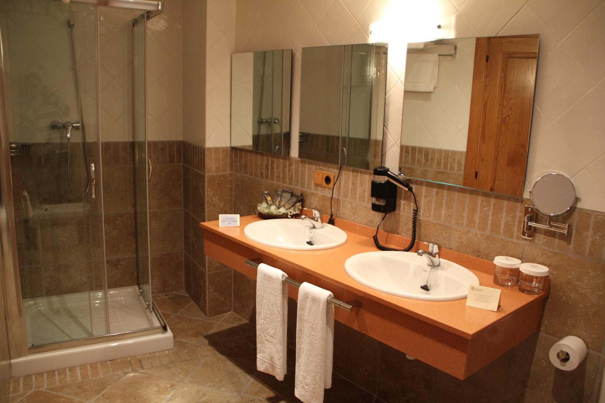 Hotel Palacio Dos Olivos Galdeano Bilik gambar